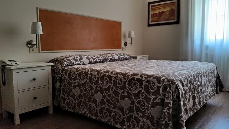 Hotel Stipino Lucca Bilik gambar