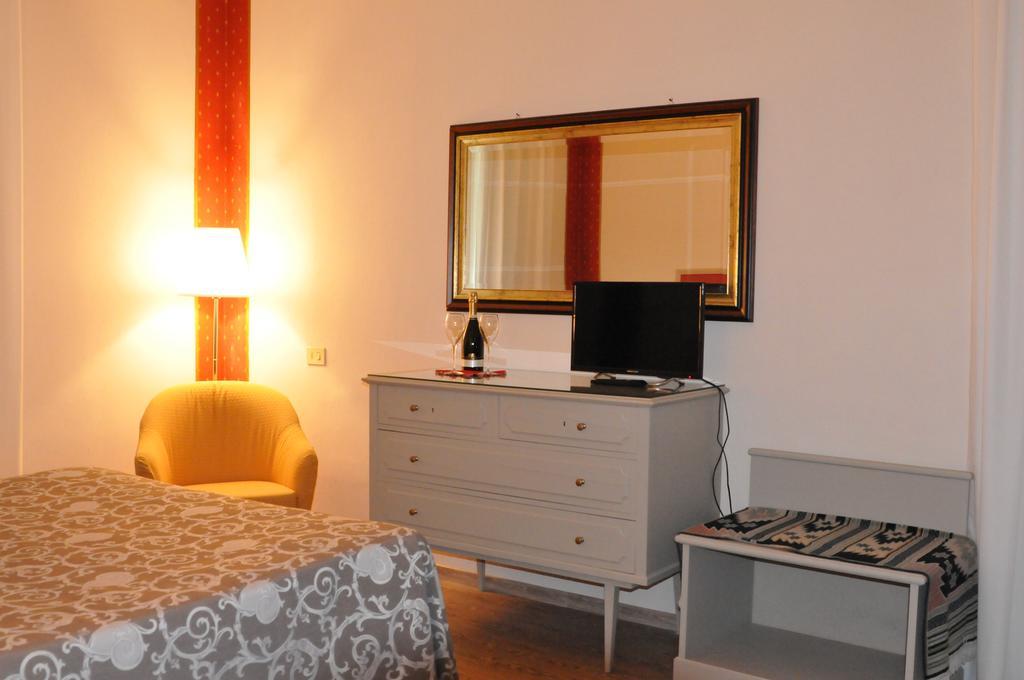 Hotel Stipino Lucca Bilik gambar