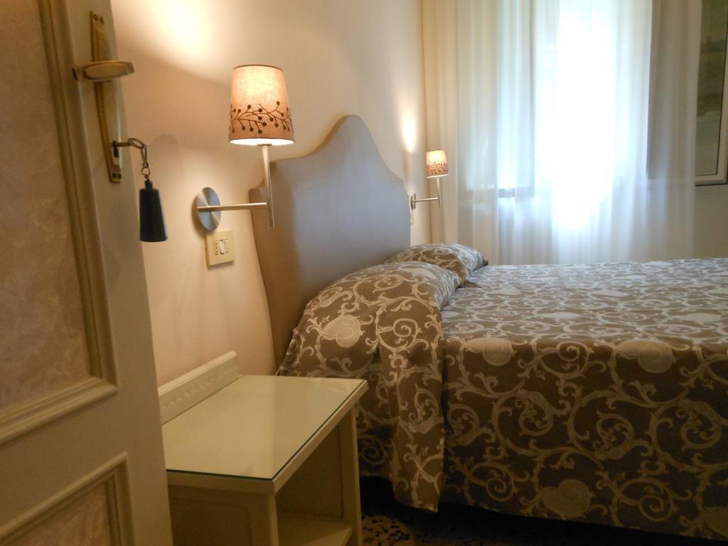 Hotel Stipino Lucca Bilik gambar